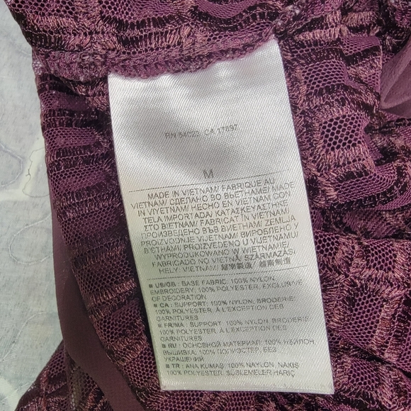 Banana Republic Women's Short Sleeve Burgandy top size M - Picture 5 of 5